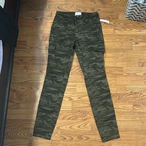 NWT Caslon size 24 camo cargo skinny jeans stretchy